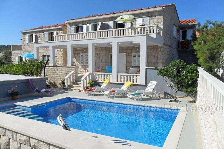 Maison / Villa sur l'île de Brac, front de mer, à vendre