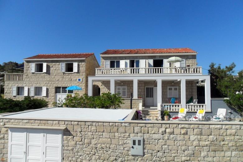 Maison / Villa sur l'île de Brac, front de mer, à vendre