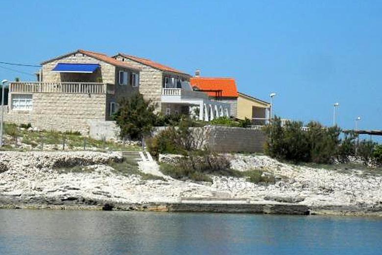 Maison / Villa sur l'île de Brac, front de mer, à vendre