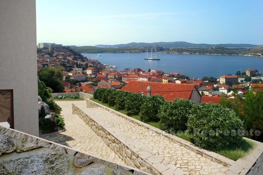 Building plot with a project for a villa, overlooking the sea, for sale