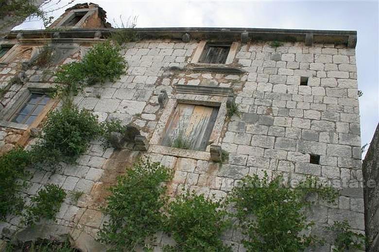 Dům / Villa, Ruined kamenný dům z 15. století, na prodej