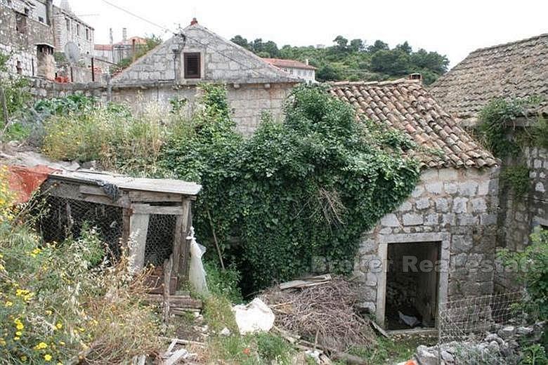 Dům / Villa, Ruined kamenný dům z 15. století, na prodej