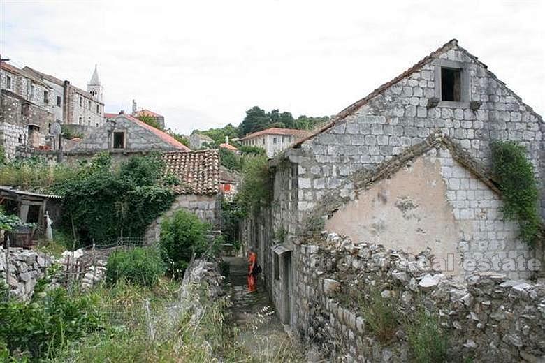 Dům / Villa, Ruined kamenný dům z 15. století, na prodej