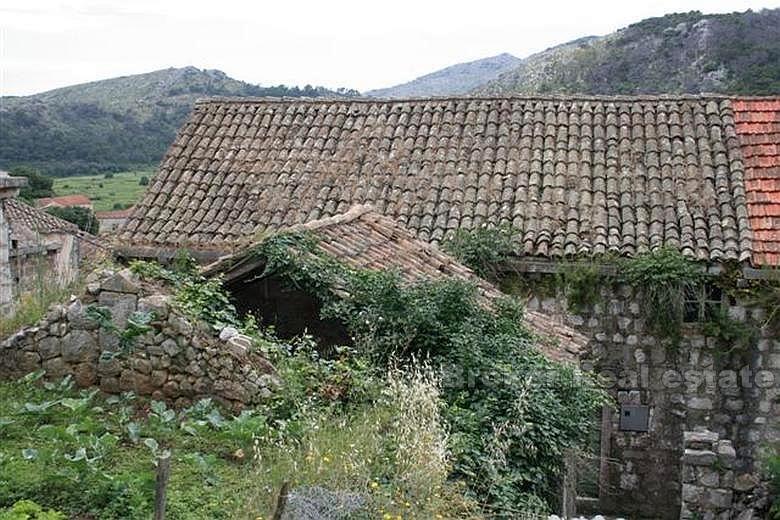 Dům / Villa, Ruined kamenný dům z 15. století, na prodej