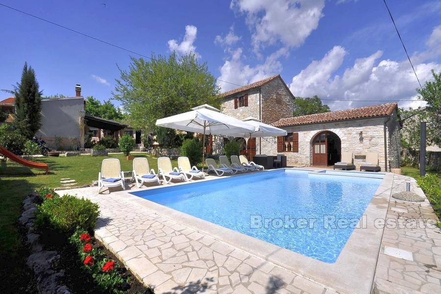 Belle villa ancienne en pierre de 1709, à vendre