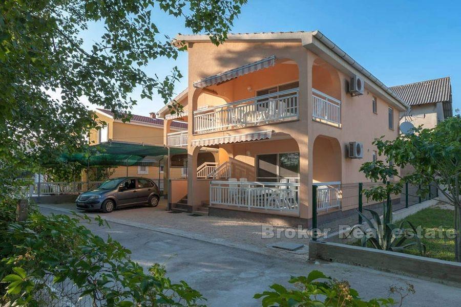 Hus / Villa med fire separate leiligheter, til salgs
