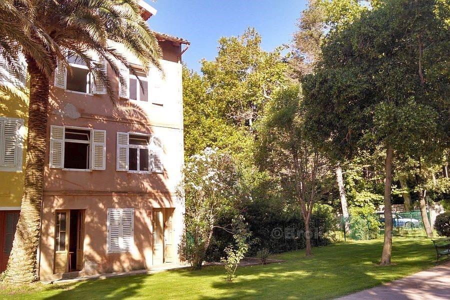 Secession villa i centrum, till salu