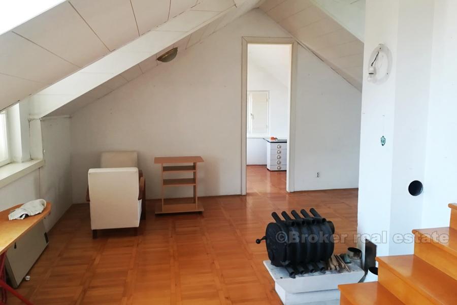 Komfortabel leilighet i tre etasjer (Radunica), til salgs