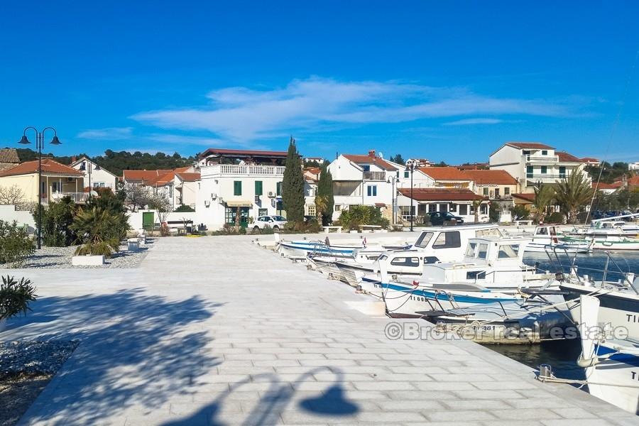 Kuća u prvom redu do mora