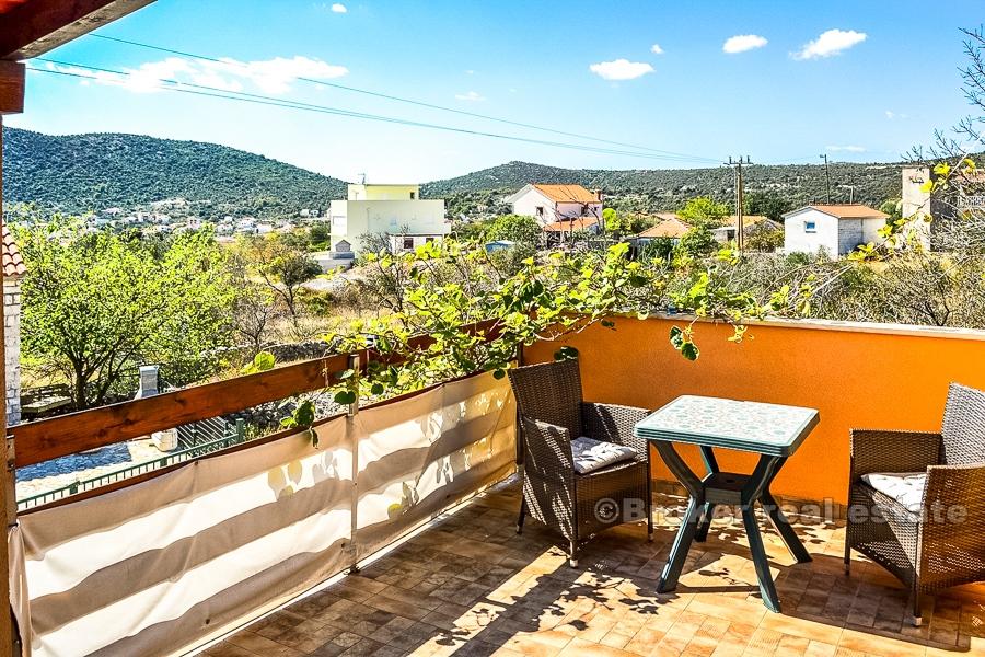 Maison confortable de deux étages, à vendre