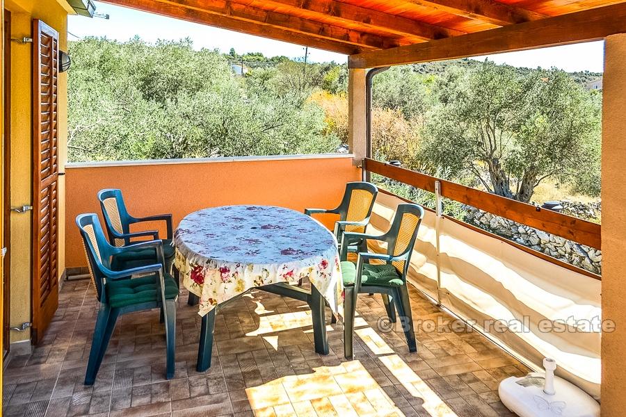 Maison confortable de deux étages, à vendre