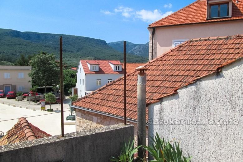 Steinhaus mit Meerblick