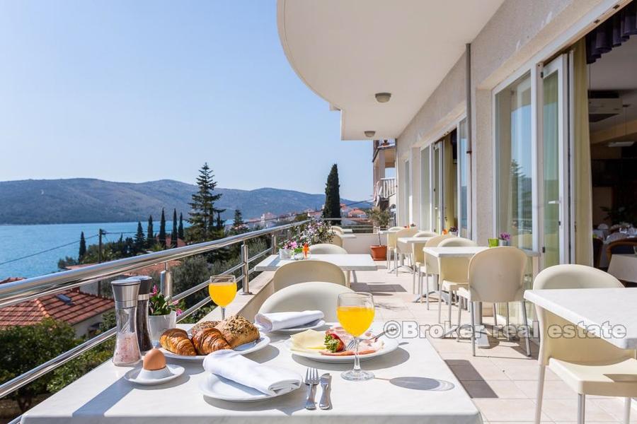 Bel hôtel avec vue dégagée, à vendre