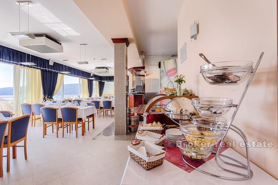 Bel hôtel avec vue dégagée, à vendre
