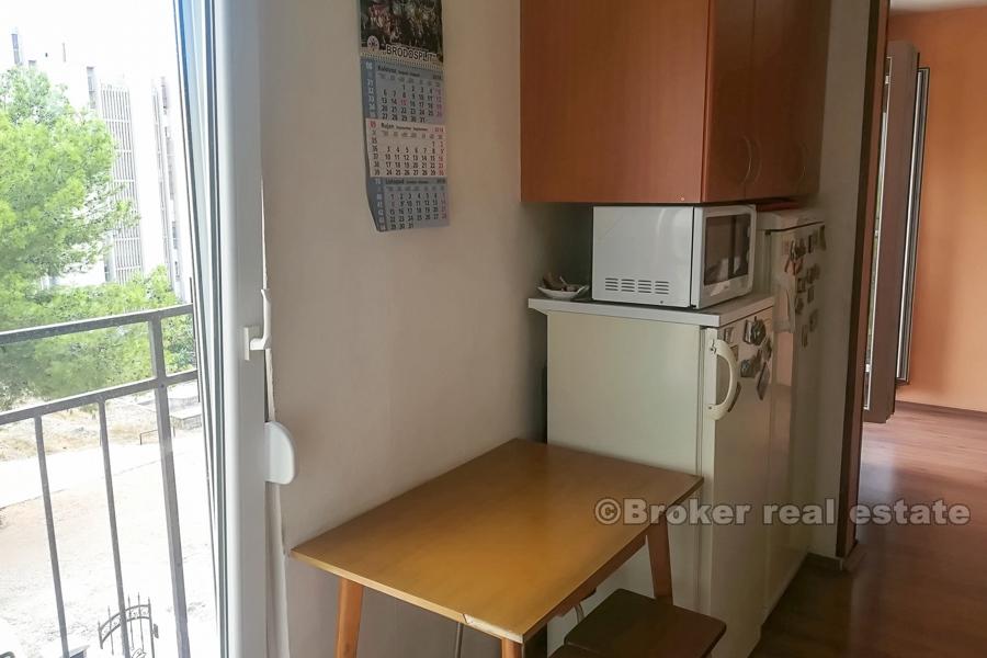 Appartamento con tre camere da letto al secondo piano di un edificio residenziale, in vendita