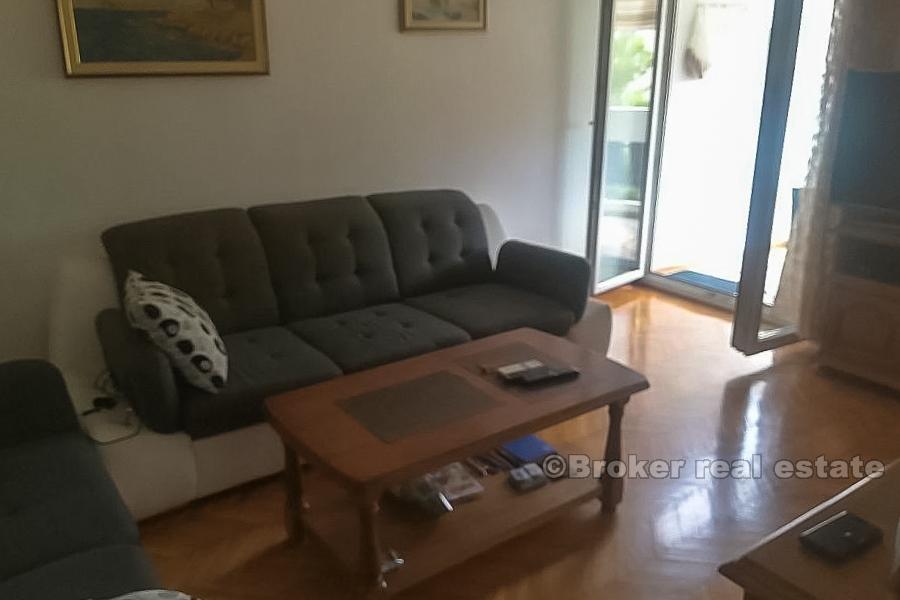 Appartamento con tre camere da letto al secondo piano di un edificio residenziale, in vendita