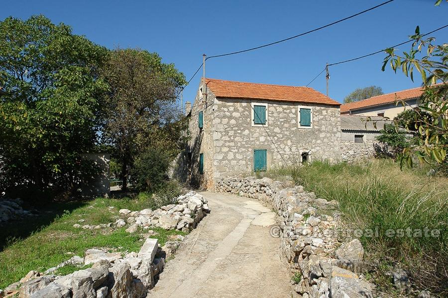 Maison en pierre à rénover, à vendre
