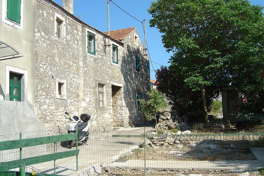 Maison en pierre à rénover, à vendre