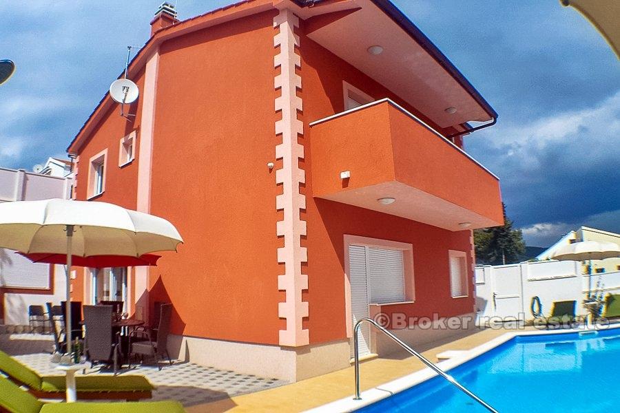Deux propriétés près de la mer, à vendre