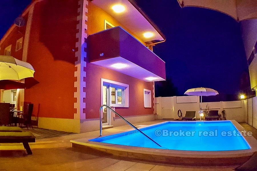 Deux propriétés près de la mer, à vendre