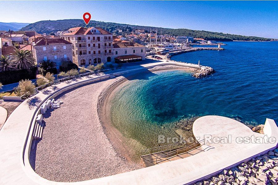Appartement récemment rénové, première rangée de la mer