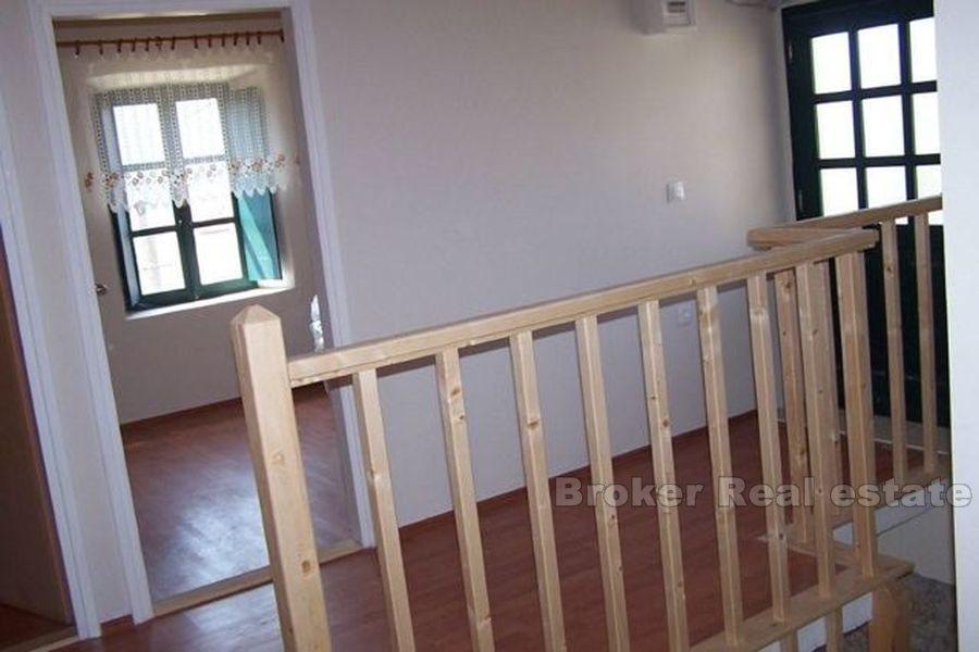 Renovert hus i en liten landsby, til salgs