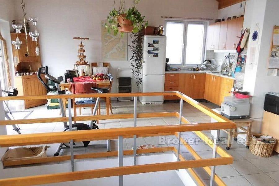 Frittliggende hus med havutsikt, til salgs