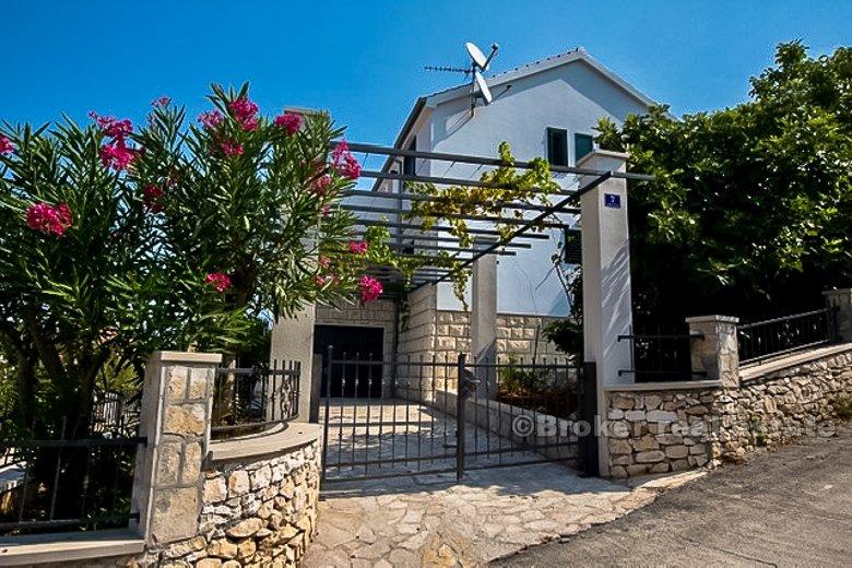 Casa indipendente con vista mare