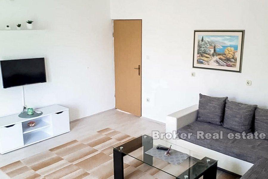 Apartmanska kuća u blizini mora