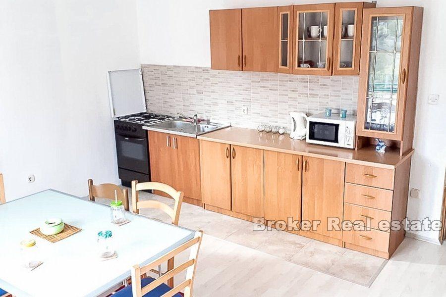 Apartmanska kuća u blizini mora