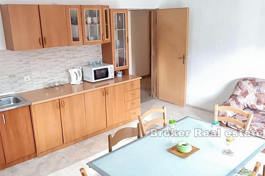 Apartmanska kuća u blizini mora