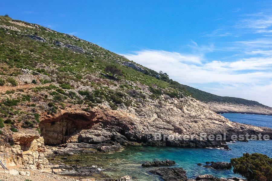 Terrain agricole, première rangée de la mer