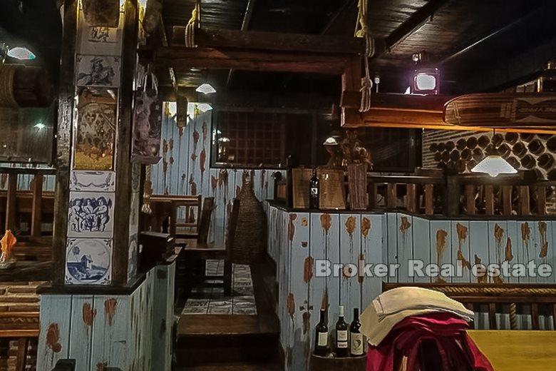 Samostojeća kuća u prvom redu do mora