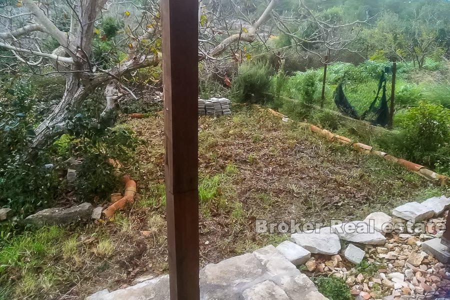 Casa semindipendente su tre piani e terreno
