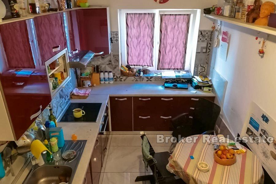 Trosoban stan s lođom
