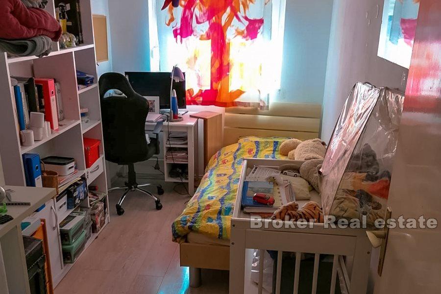 Trosoban stan s lođom