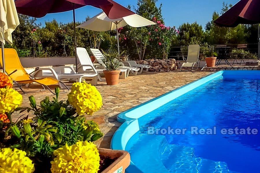 Immeuble avec piscine