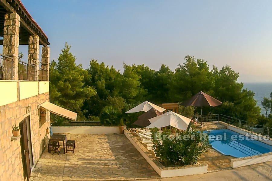 Immeuble avec piscine