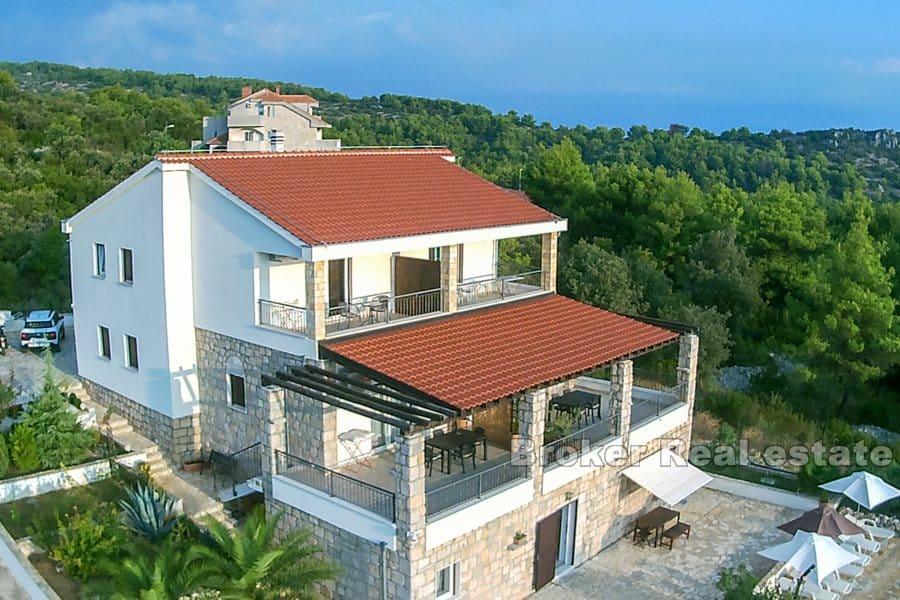 Immeuble avec piscine