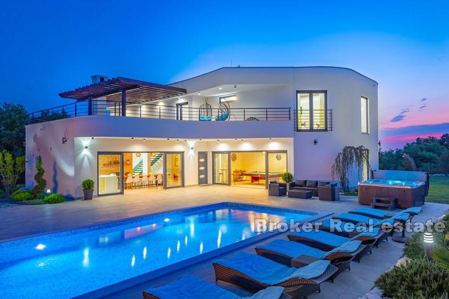 Attractive villa with pool