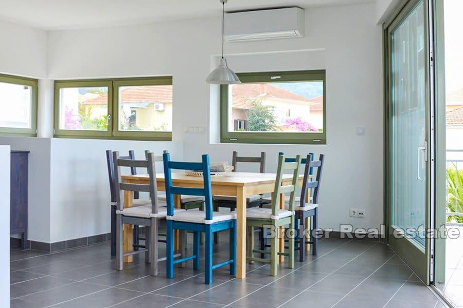 Moderne hus med havutsikt
