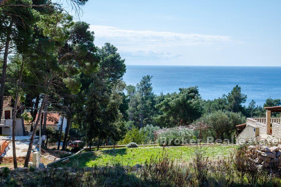 Bygningsland med havutsikt