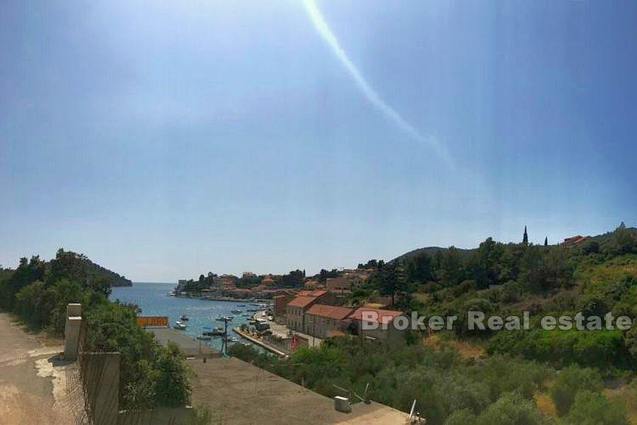 Beau terrain avec vue sur la mer