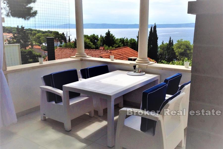Appartamento con vista mare e piscina