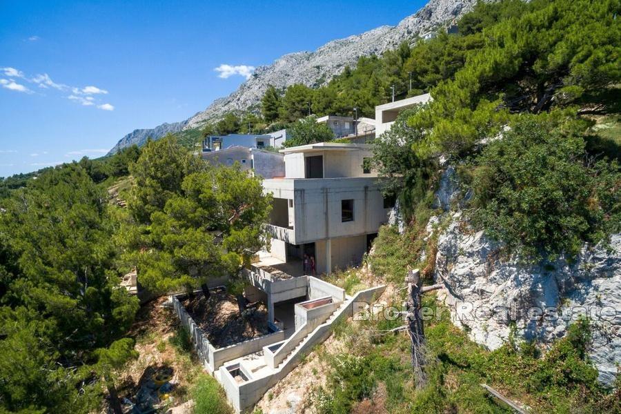 Villa en construction, première rangée de la mer