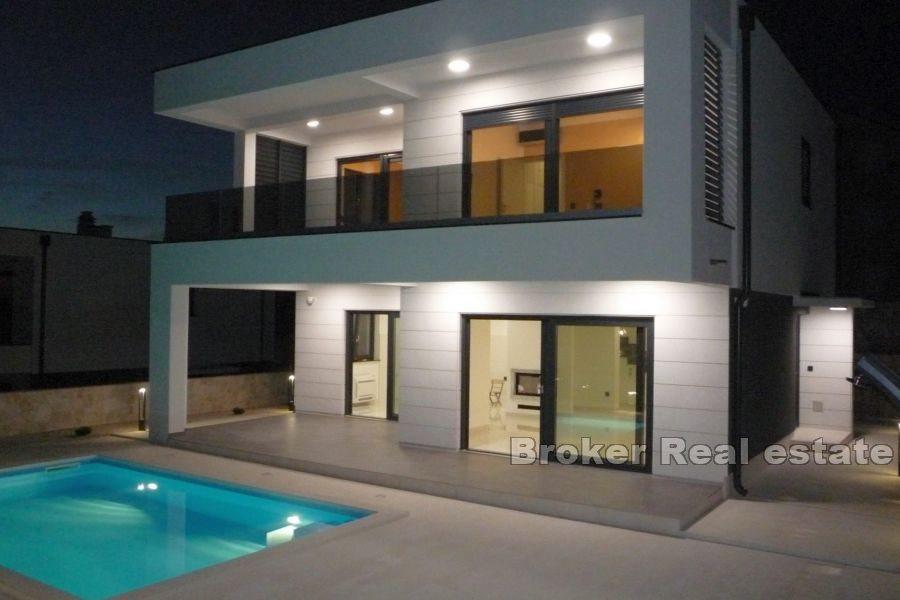 Two attractive villas with sea view