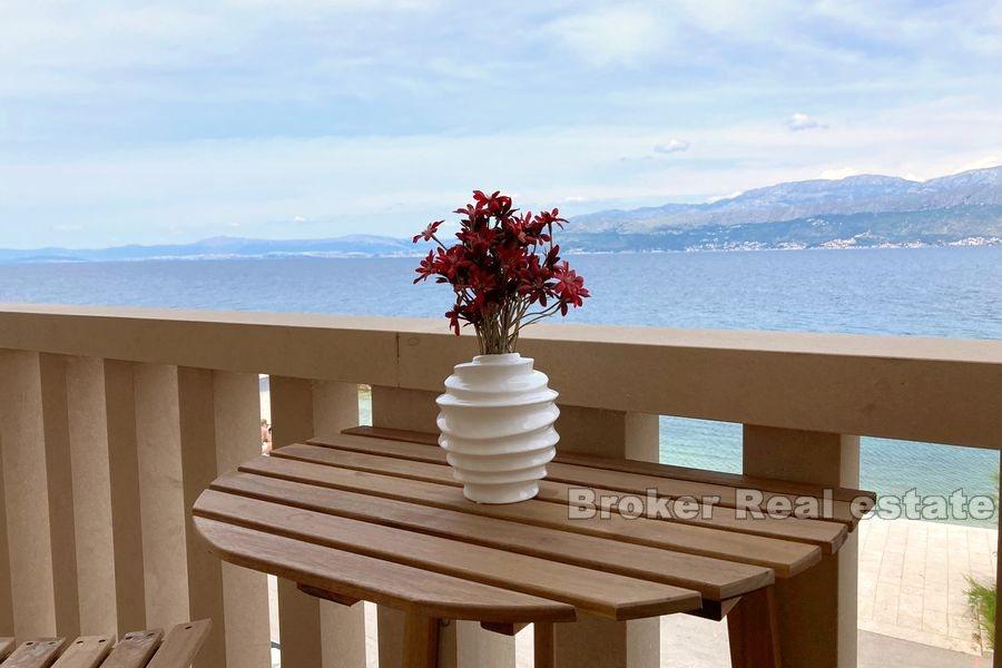 Appartement première rangée de la mer