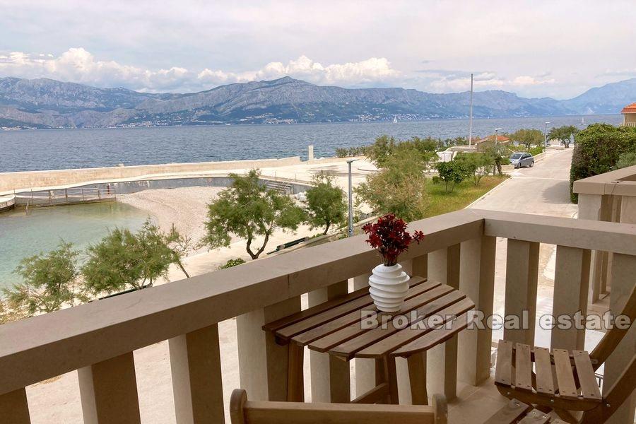 Appartement première rangée de la mer