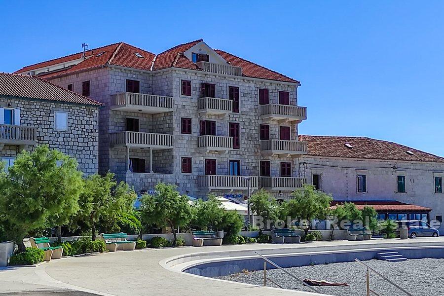 Apartment, first row to the sea