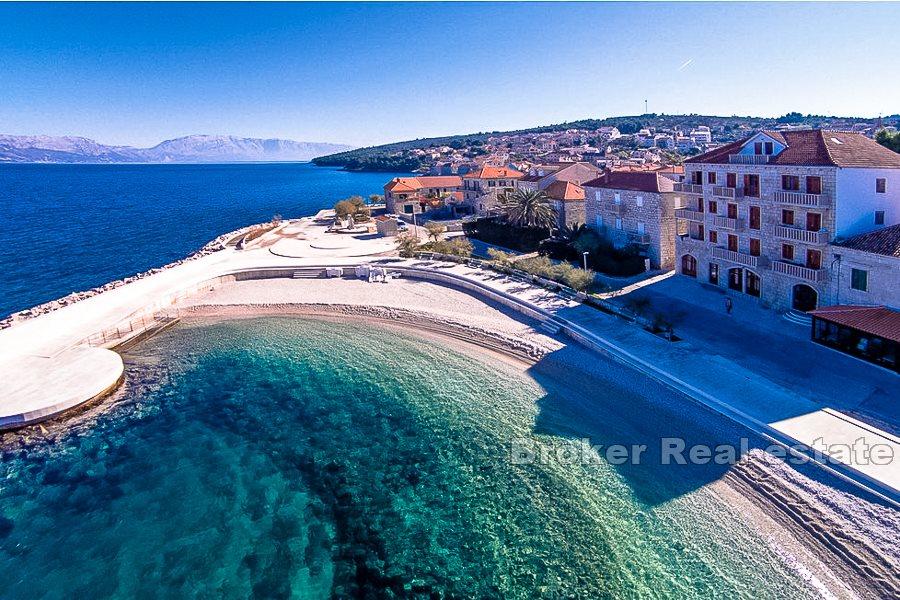 Apartment, first row to the sea